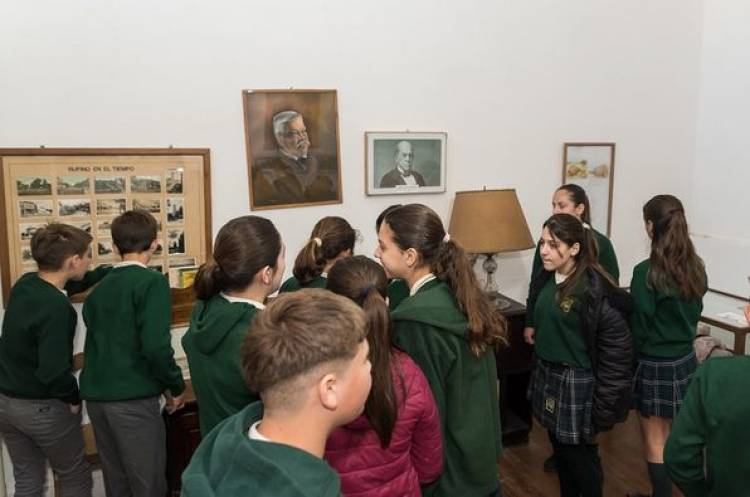 ALUMNOS DE 6 ° Y 7°! GRADO VISITARON MUSEO Y ARCHIVO HISTORICO MUNICIPAL