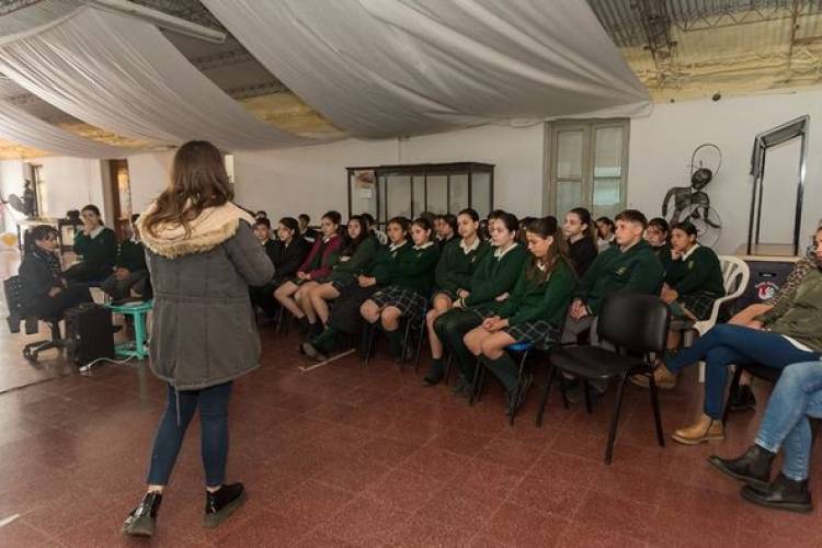 ALUMNOS DE 6 ° Y 7°! GRADO VISITARON MUSEO Y ARCHIVO HISTORICO MUNICIPAL