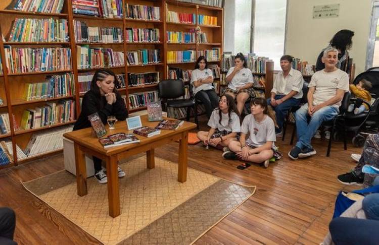 FLORENCIA PALACIOS EN LA FERIA DEL LIBRO 2023