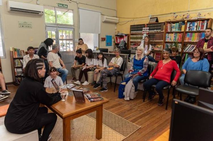 FLORENCIA PALACIOS EN LA FERIA DEL LIBRO 2023