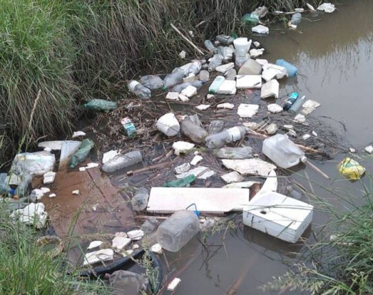 NO ARROJAR RESIDUOS EN LOS CANALES Y CUNETAS