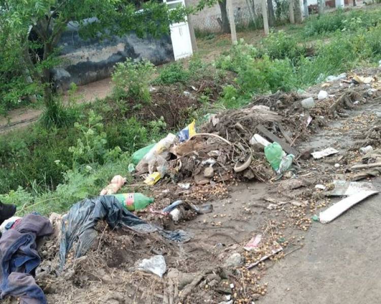 NO ARROJAR RESIDUOS EN LOS CANALES Y CUNETAS