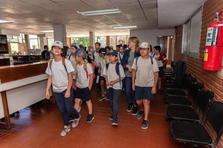 ALUMNOS DE 5° GRADO DE ESCUELA N° 169 DE AMENABAR VISITARON NUESTRA CIUDAD