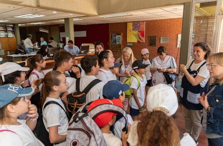 ALUMNOS DE 5° GRADO DE ESCUELA N° 169 DE AMENABAR VISITARON NUESTRA CIUDAD