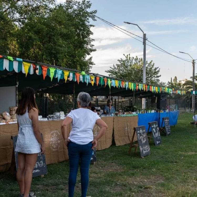FERIA DE ARTESANOS Y MERCADO FRESCO