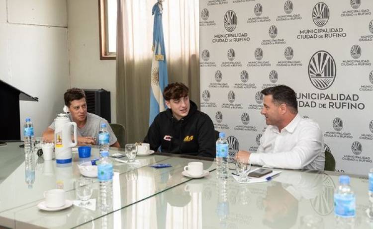 INTENDENTE NATALIO LATTANZI Y EXEQUIEL GROSSO RECIBIERON AL CAMPEON