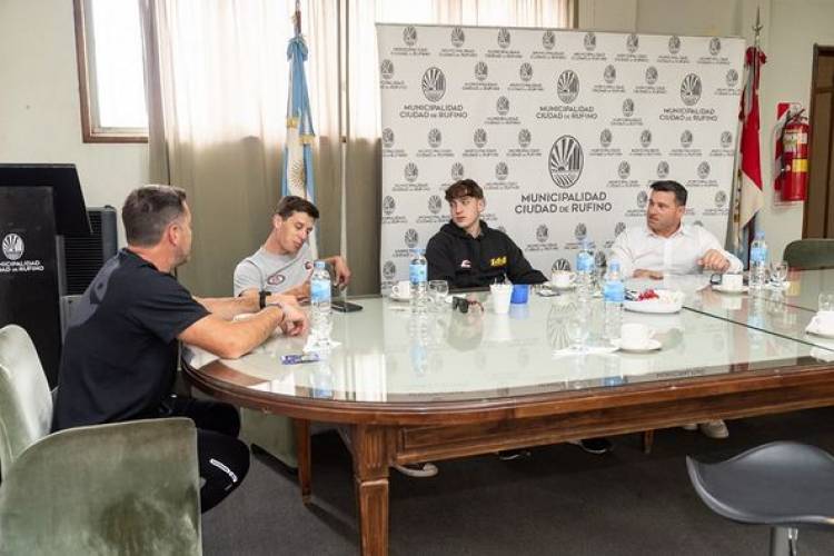 INTENDENTE NATALIO LATTANZI Y EXEQUIEL GROSSO RECIBIERON AL CAMPEON