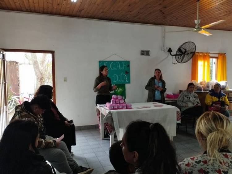 ENTREGA DE INSUMOS FEMENINOS