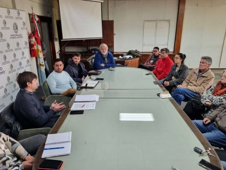 INTENDENTE NATALIO LATTANZI EN REUNION