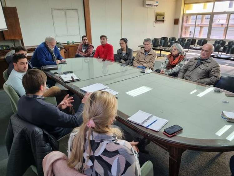 INTENDENTE NATALIO LATTANZI EN REUNION