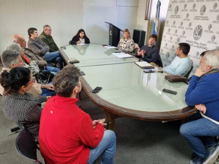INTENDENTE NATALIO LATTANZI EN REUNION