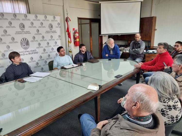 INTENDENTE NATALIO LATTANZI EN REUNION