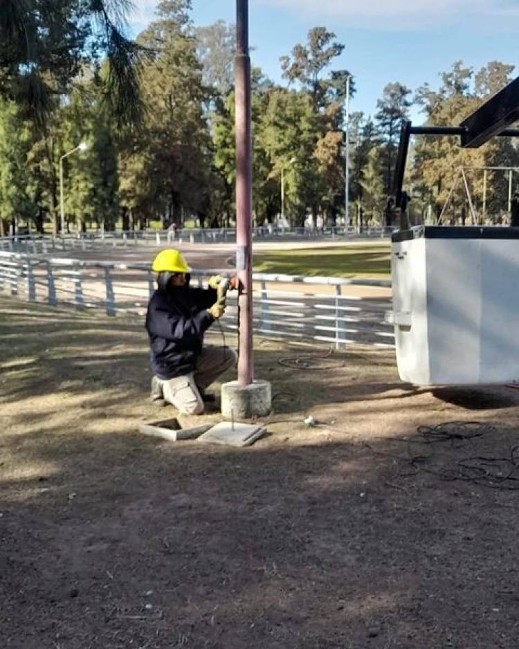 AMPLIACION LUMINARIAS LED EN PARQUE BALNEARO  MUNICIPAL "ANGEL BULGHERONI"
