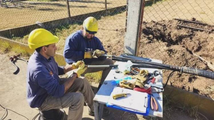 POSTALES DE LA SEMANA, REPARACION DE CABLES SUBTERRANEOS
