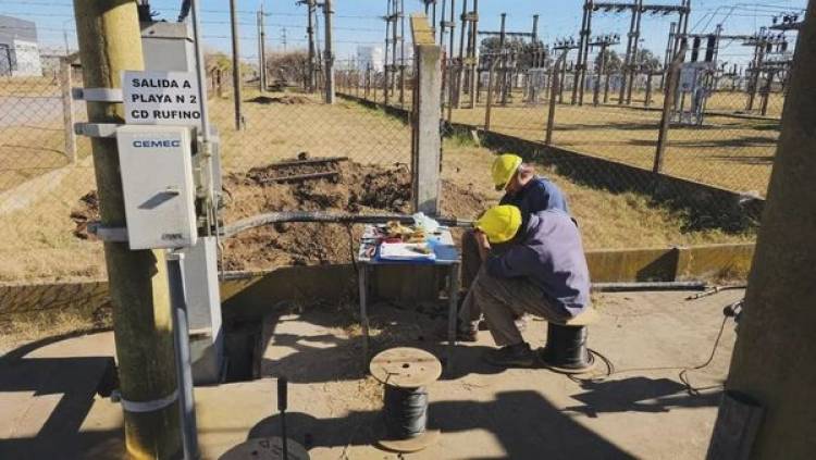 POSTALES DE LA SEMANA, REPARACION DE CABLES SUBTERRANEOS