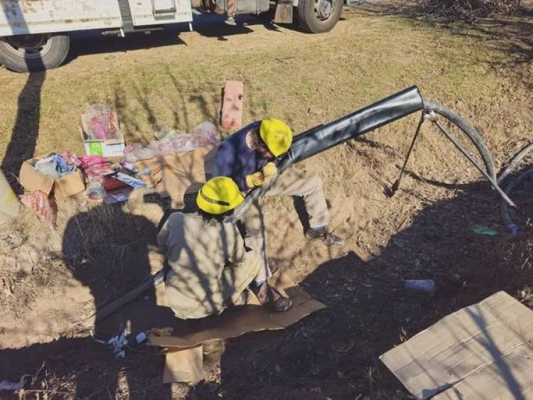 POSTALES DE LA SEMANA, REPARACION DE CABLES SUBTERRANEOS