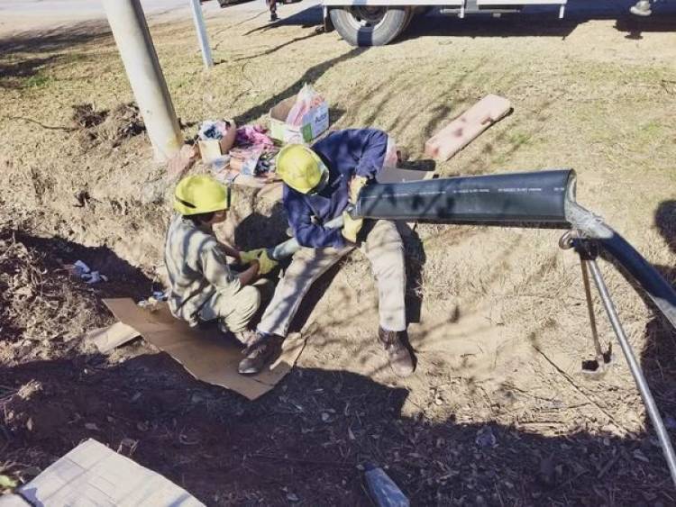 POSTALES DE LA SEMANA, REPARACION DE CABLES SUBTERRANEOS