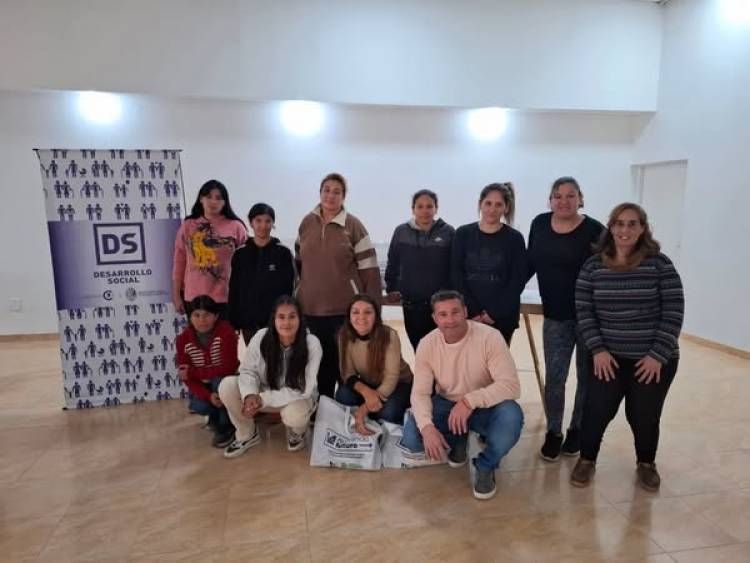 COMENZO EL TALLER DE TAPICERIA PARA MUJERES