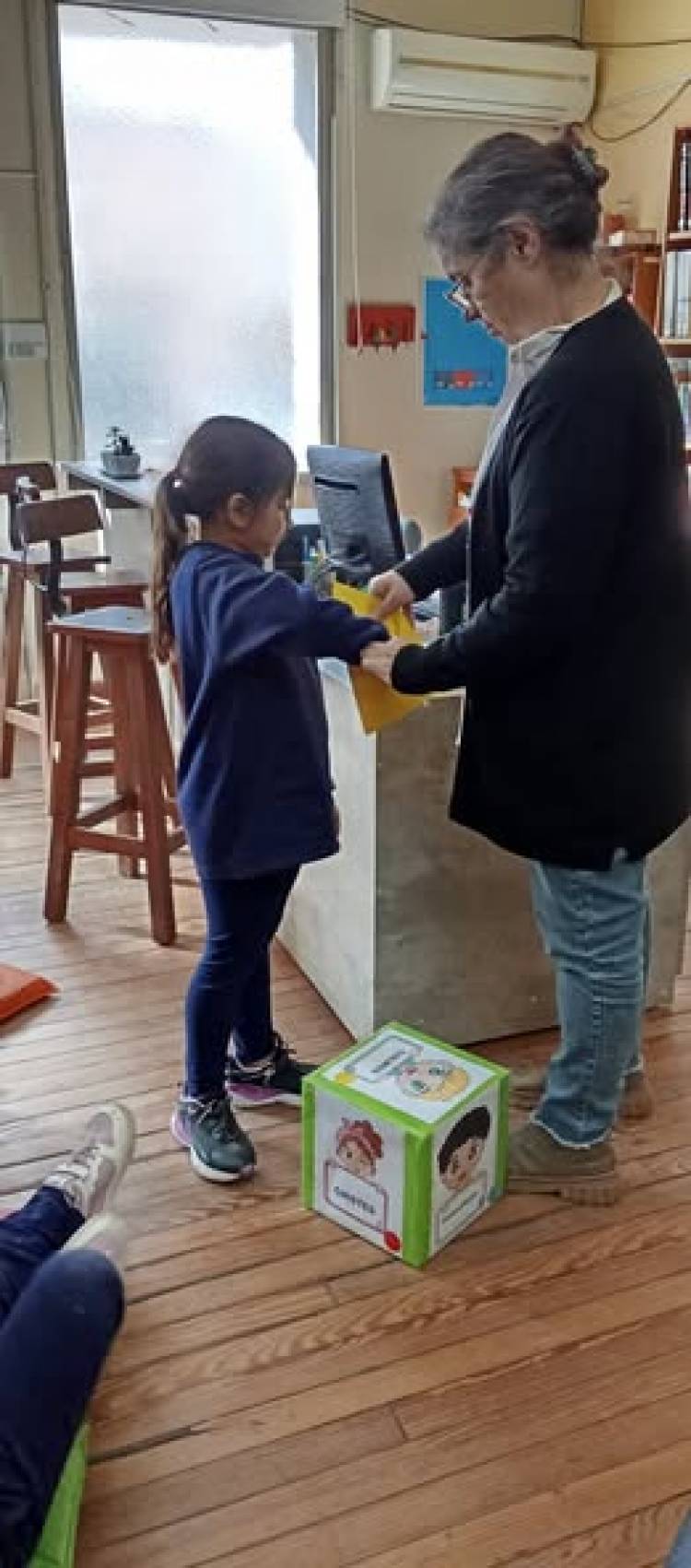 ALUMNOS DE 3° GRADO VISITARON LA BIBLIOTECA MUNICIPAL