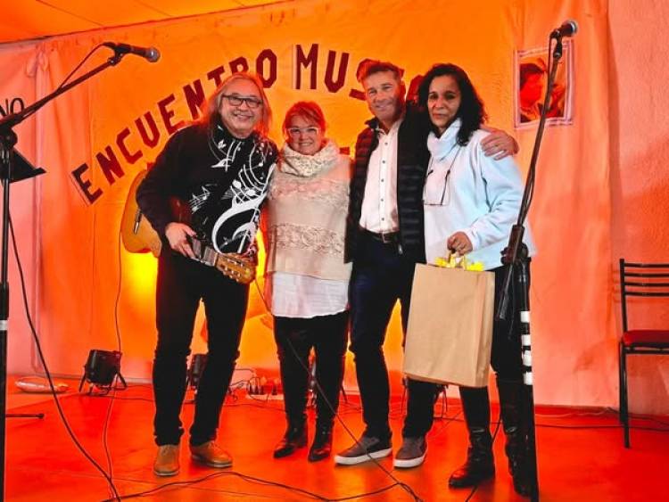 CLAUDIO TORO EN EL ENCUENTRO MUSICAL ENTRE AMIGOS