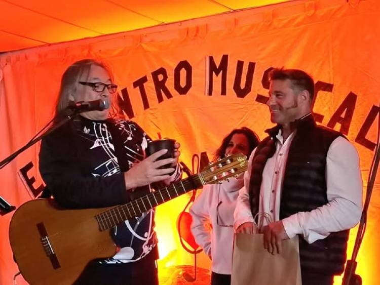 CLAUDIO TORO EN EL ENCUENTRO MUSICAL ENTRE AMIGOS