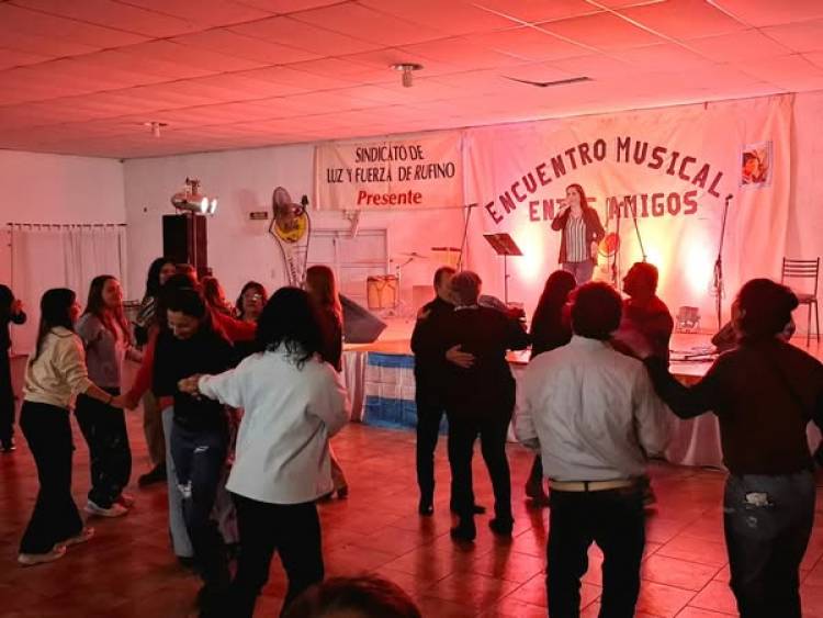 CLAUDIO TORO EN EL ENCUENTRO MUSICAL ENTRE AMIGOS