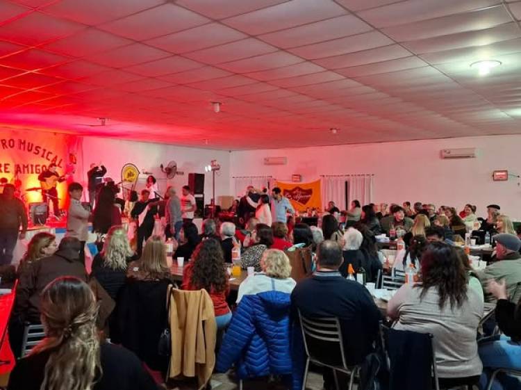 CLAUDIO TORO EN EL ENCUENTRO MUSICAL ENTRE AMIGOS