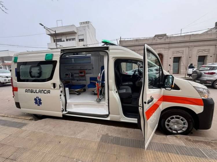 CELR: NUEVA AMBULANCIA OKM PARA EL EMCO DE LA COOPERATIVA ELECTRICA