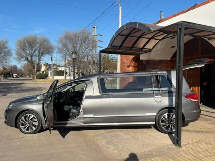 CELR: LA COOPERATIVA DE RUFINO ADQUIRIO UN NUEVO COCHE FUNEBRE PARA LOS ASOCIADOS