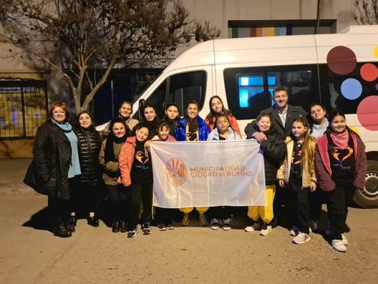 EL GRUPO DE BAILE VIAJO A LAZZARINO