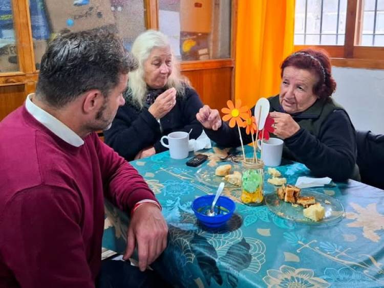 MERIENDA EN EL HOGAR DE DIA