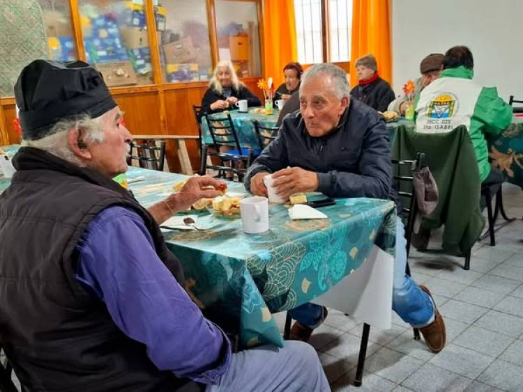 MERIENDA EN EL HOGAR DE DIA