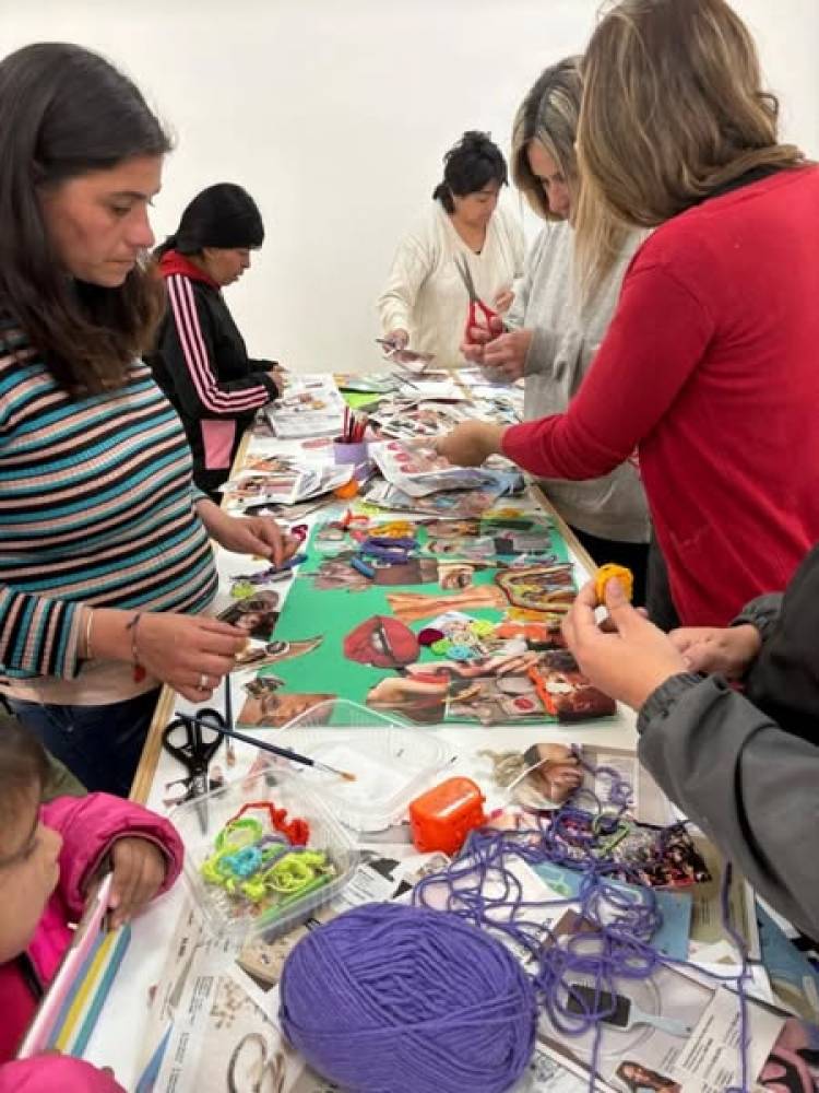 ENCUENTRO DE MUJERES EN PUNTO VIOLETA
