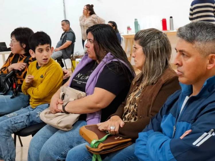 SE REALIZO EL CONVERSATORIO "BASTA DE JUGAR AL GALLITO CIEGO"