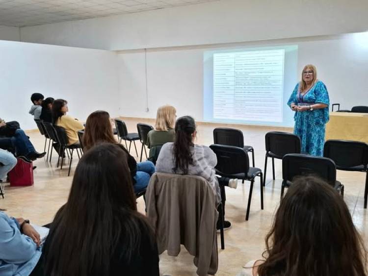 SE REALIZO EL CONVERSATORIO "BASTA DE JUGAR AL GALLITO CIEGO"