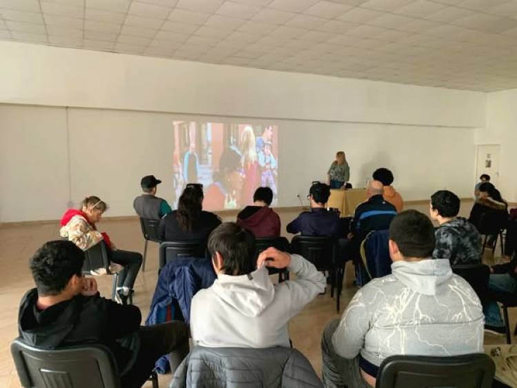 SE REALIZO EL CONVERSATORIO "BASTA DE JUGAR AL GALLITO CIEGO"