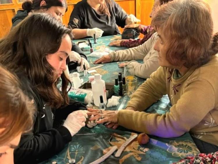 TARDE DE MANICURIA