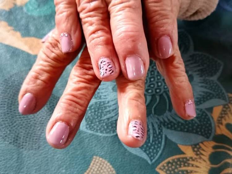 TARDE DE MANICURIA