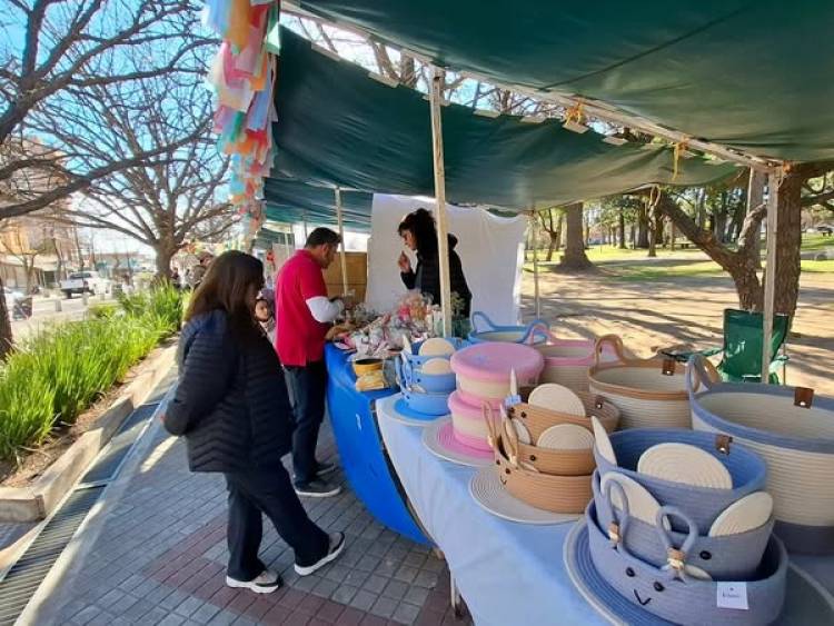 DOMINGO DE FERIA EN LA PLAZA