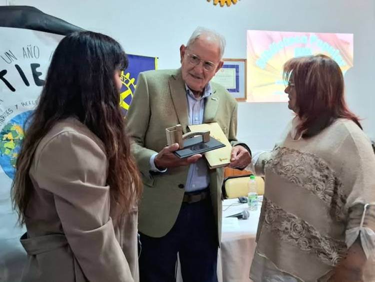 SE PRESENTO"UN AÑO PARA LA TIERRA" EN EL ROTARY