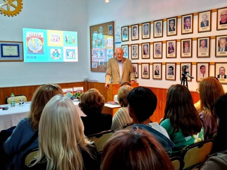 SE PRESENTO"UN AÑO PARA LA TIERRA" EN EL ROTARY