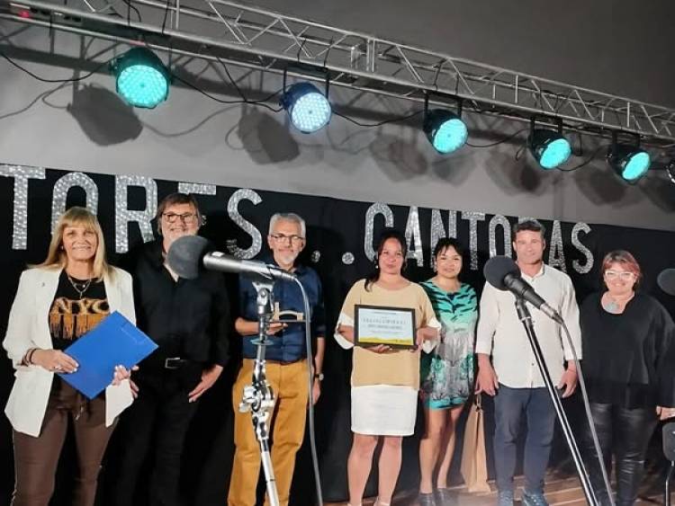 RECONOCIMIENTO A CANTORES Y CANTORAS