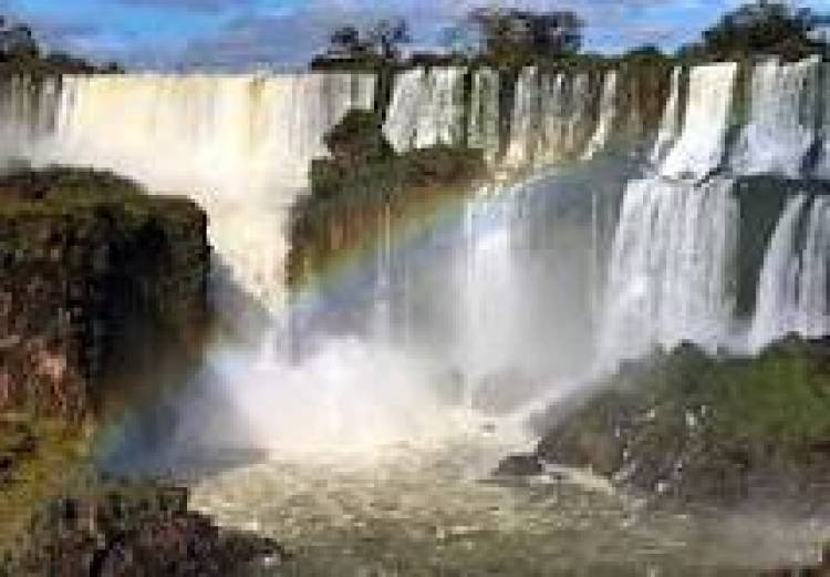 NAIPI Y TAROBA: LA LEYENDA DE LAS CATARATAS DEL IGUAZU