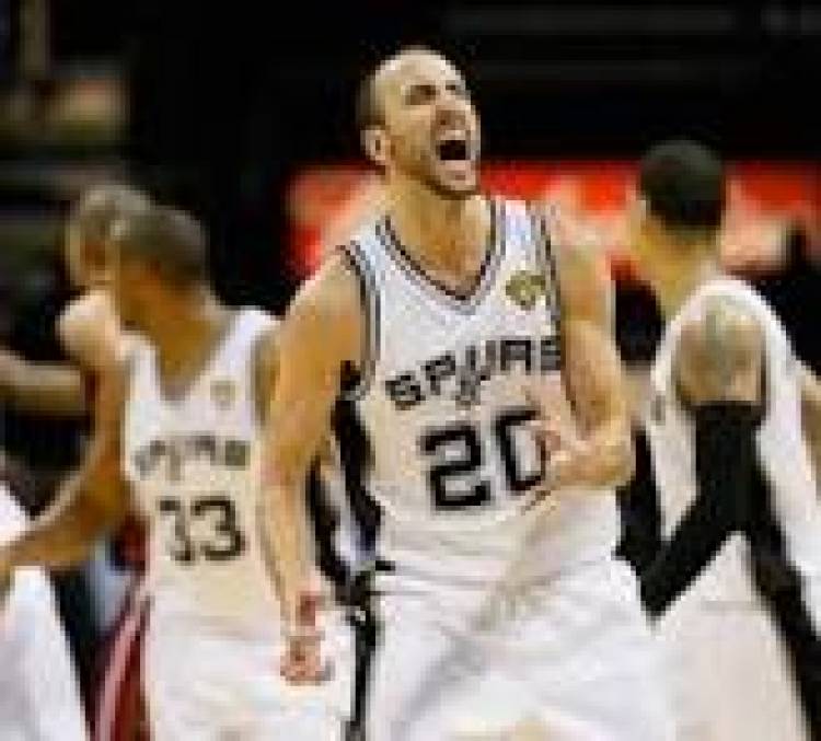 29 DE OCTUBRE DE 2002. DEBUTA EMANUEL GINOBILI