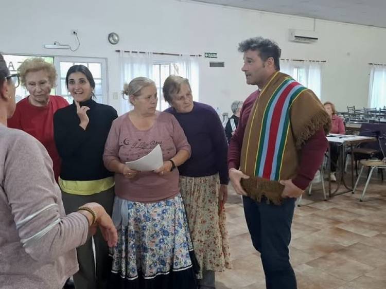 EL BALLET "DEJANDO HUELLAS" VIAJAN A TANTI