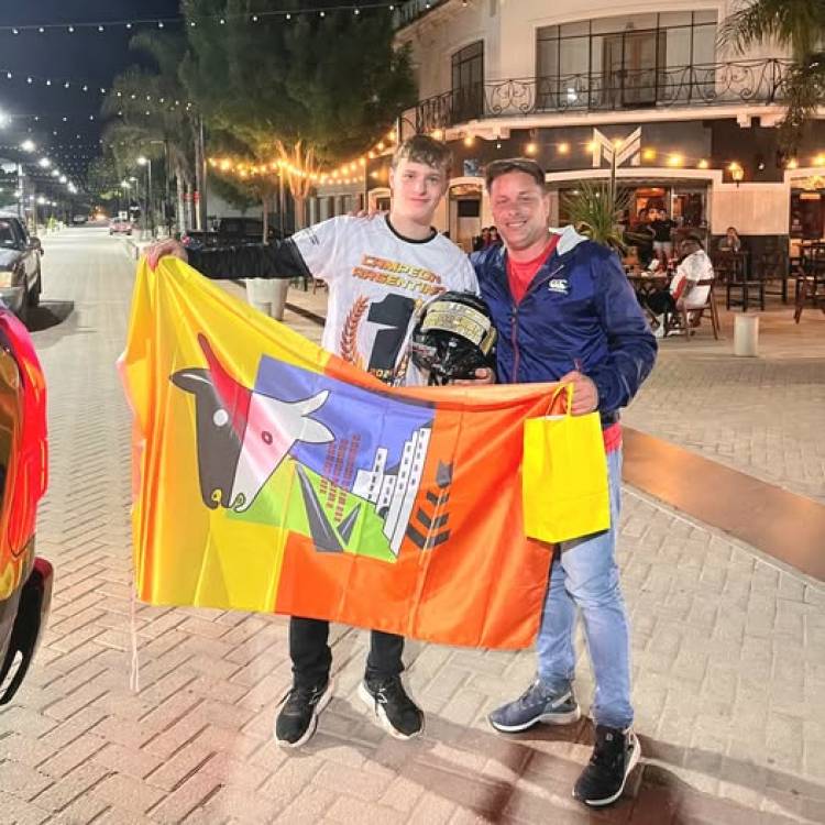 ANOCHE RECIBIMOS AL CAMPEON DE RUFINO