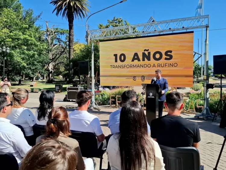 ACTO JURA DE LA CONSTITUCION PROVINCIAL Y 10 AÑOS DE GESTION MUNICIPAL