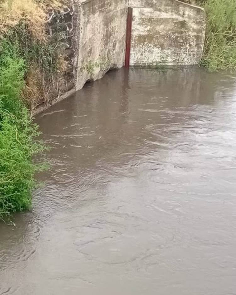 EL AGUA SE RETIRA CON NORMALIDAD DE LA CIUDAD