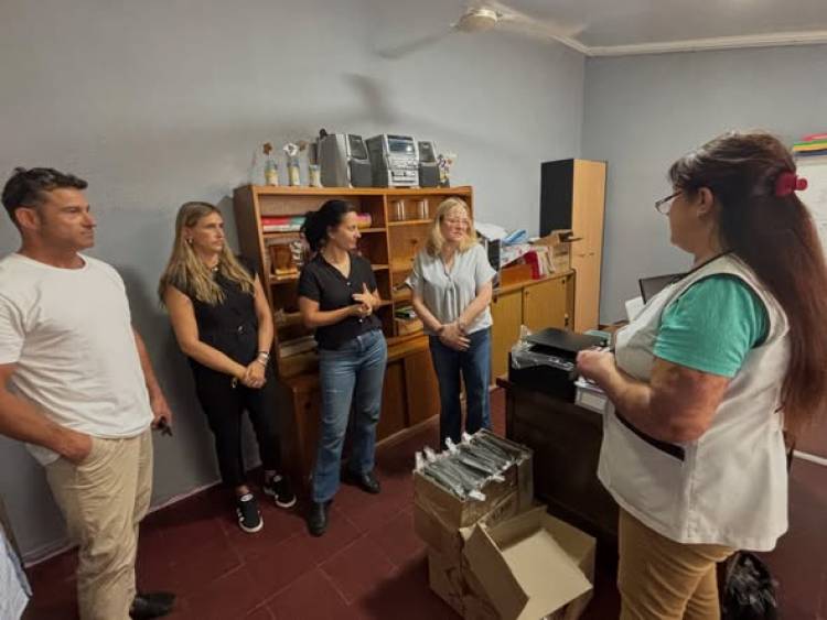 ENTREGA DE KITS A ESCUELAS PRIMARIAS