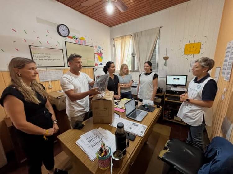 ENTREGA DE KITS A ESCUELAS PRIMARIAS